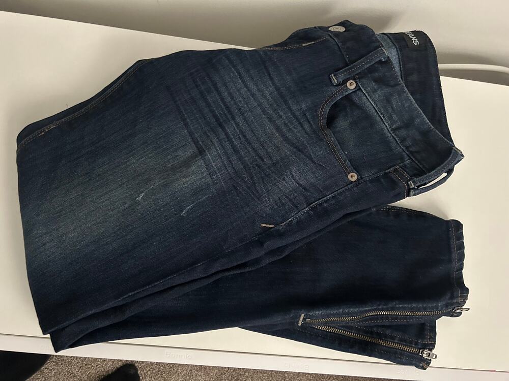 Express Ankle Low Rise Jeans *Size 2R*